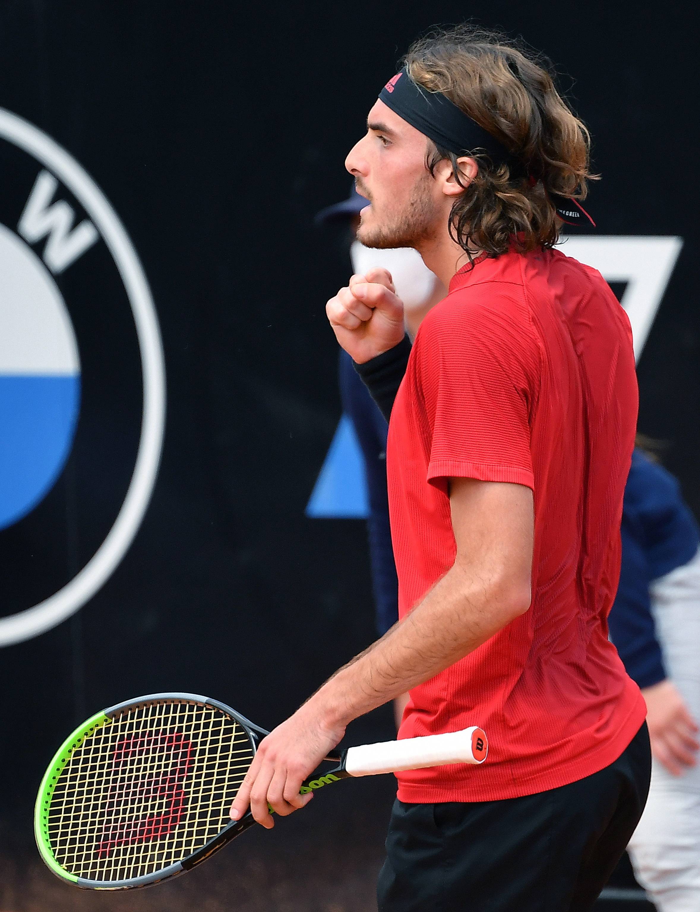 欧洲网球队逆转日本网球队，西西帕斯高光表现的简单介绍