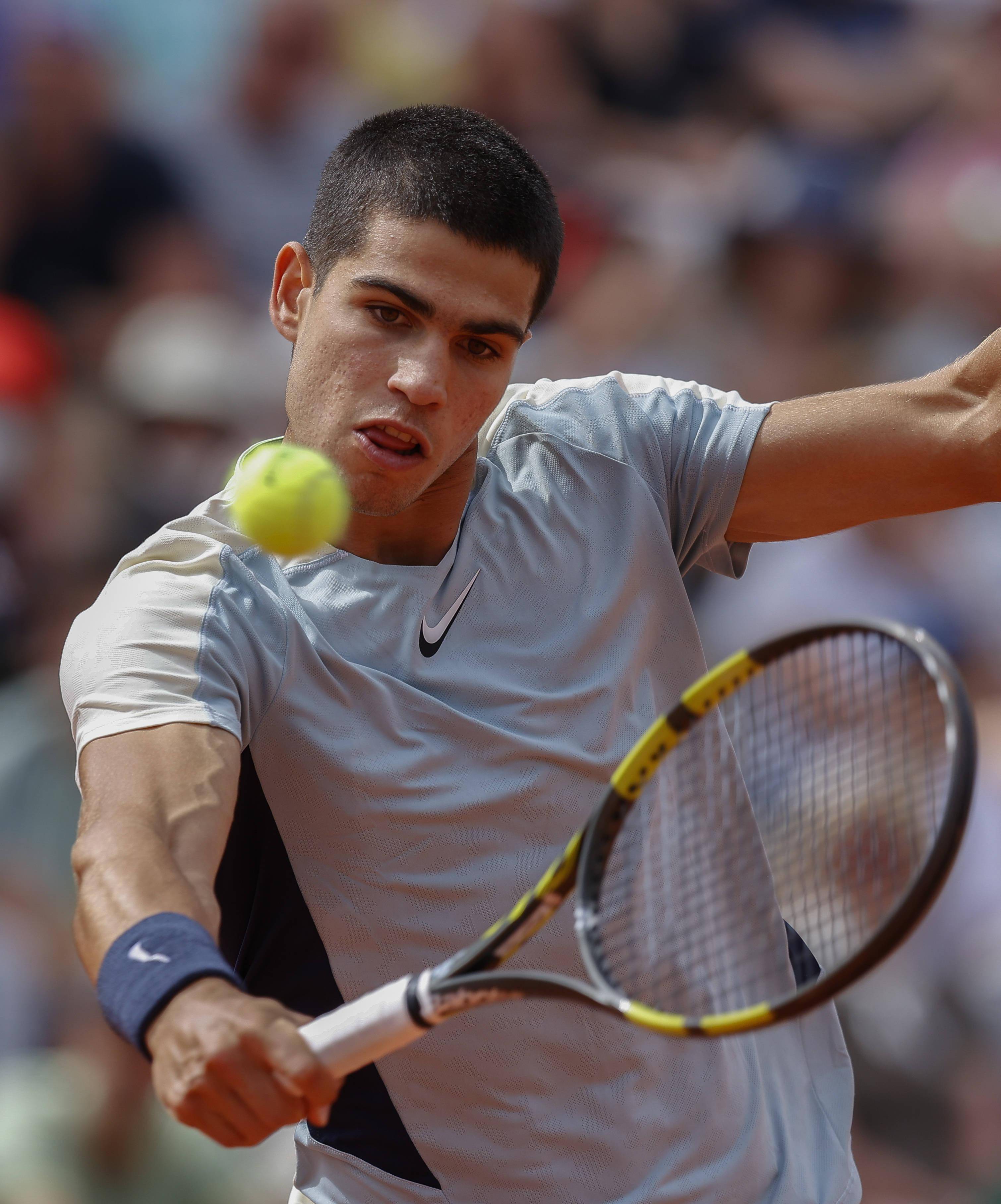 法国网球队险胜德国网球队，阿尔卡拉斯惊艳世界