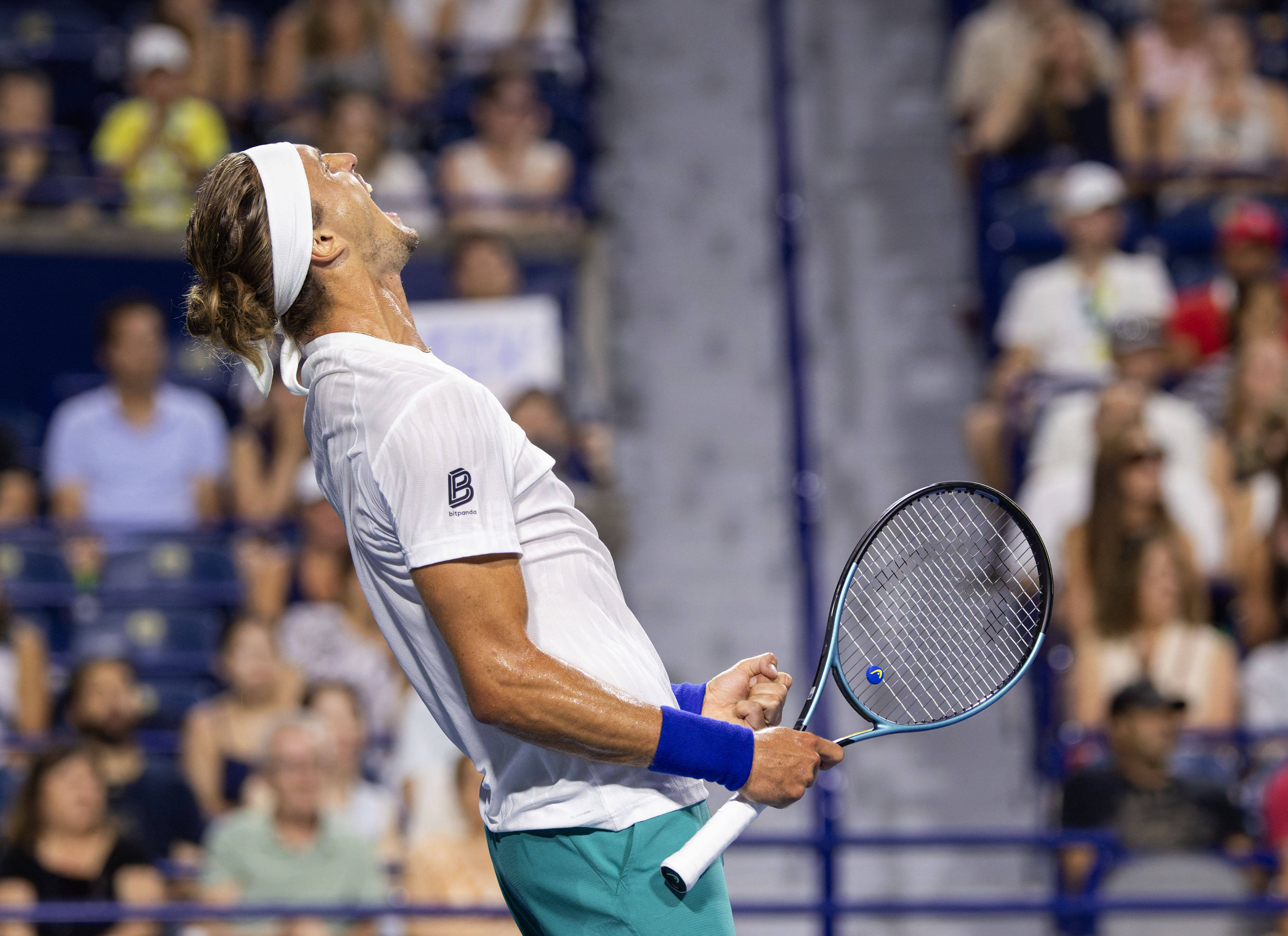 包含意大利网球队轻取英国网球队，兹维列夫绝境逆转的词条