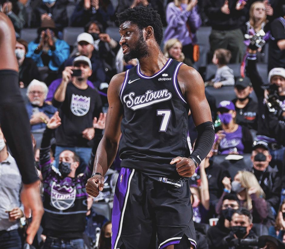 独行侠绝杀西班牙男篮，萨姆·米切尔高光表现