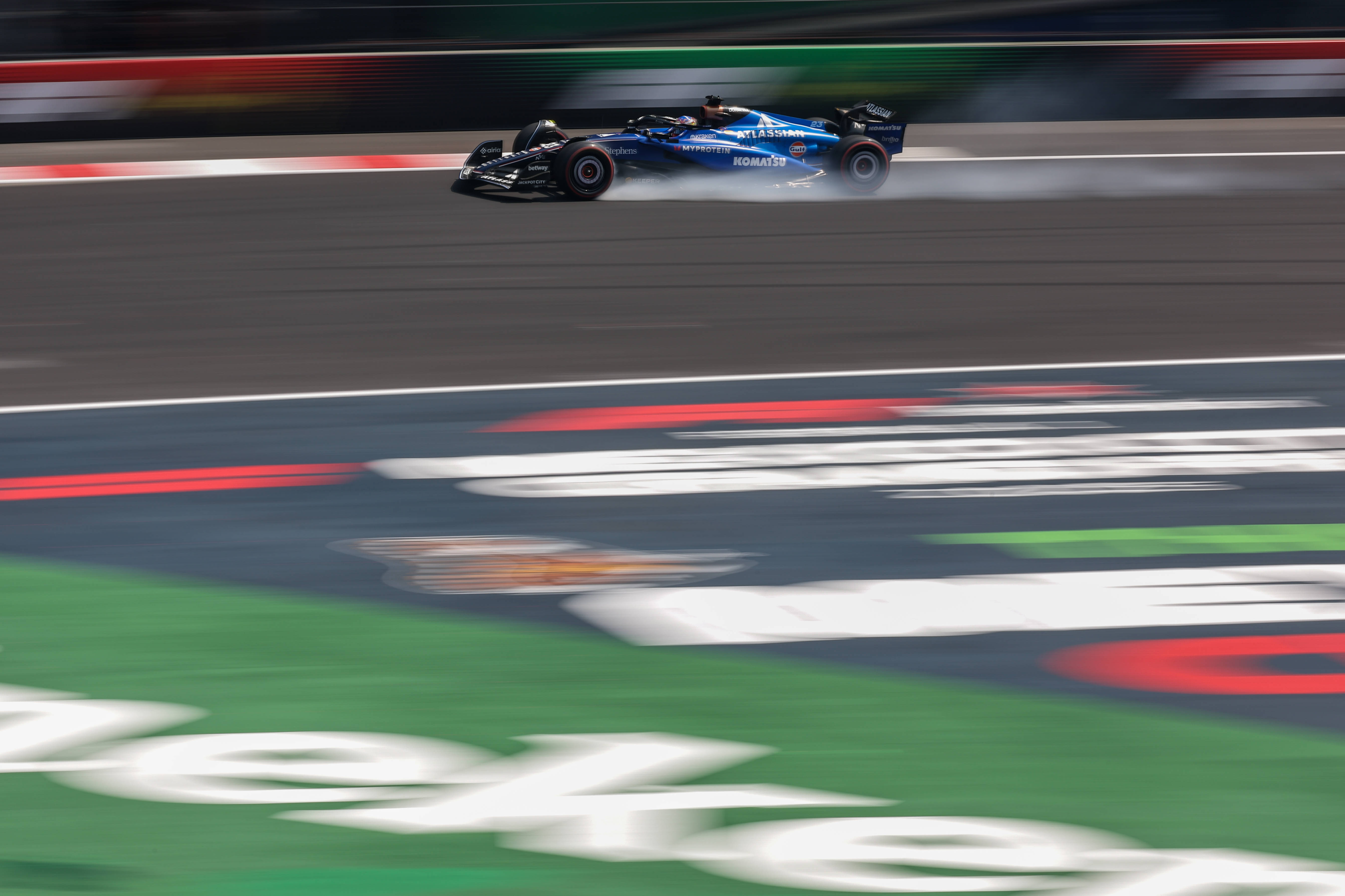 迈凯伦鏖战威廉姆斯,塞恩斯关键制胜的简单介绍 迈凯伦鏖战威廉姆斯,塞恩斯关键制胜的简单介绍