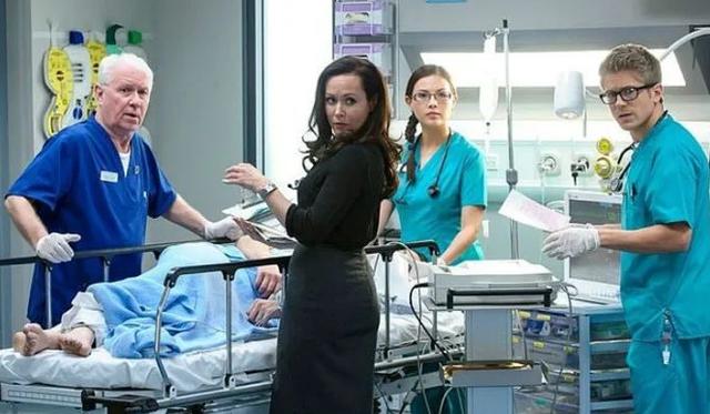 火箭队传奇教练疫情期间独自留在社区训练