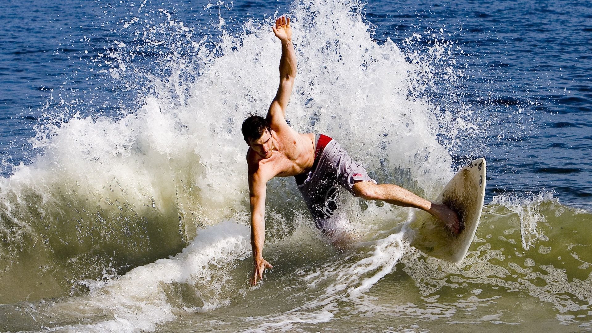 东契奇三节打卡下班,热队主场惨败深圳队