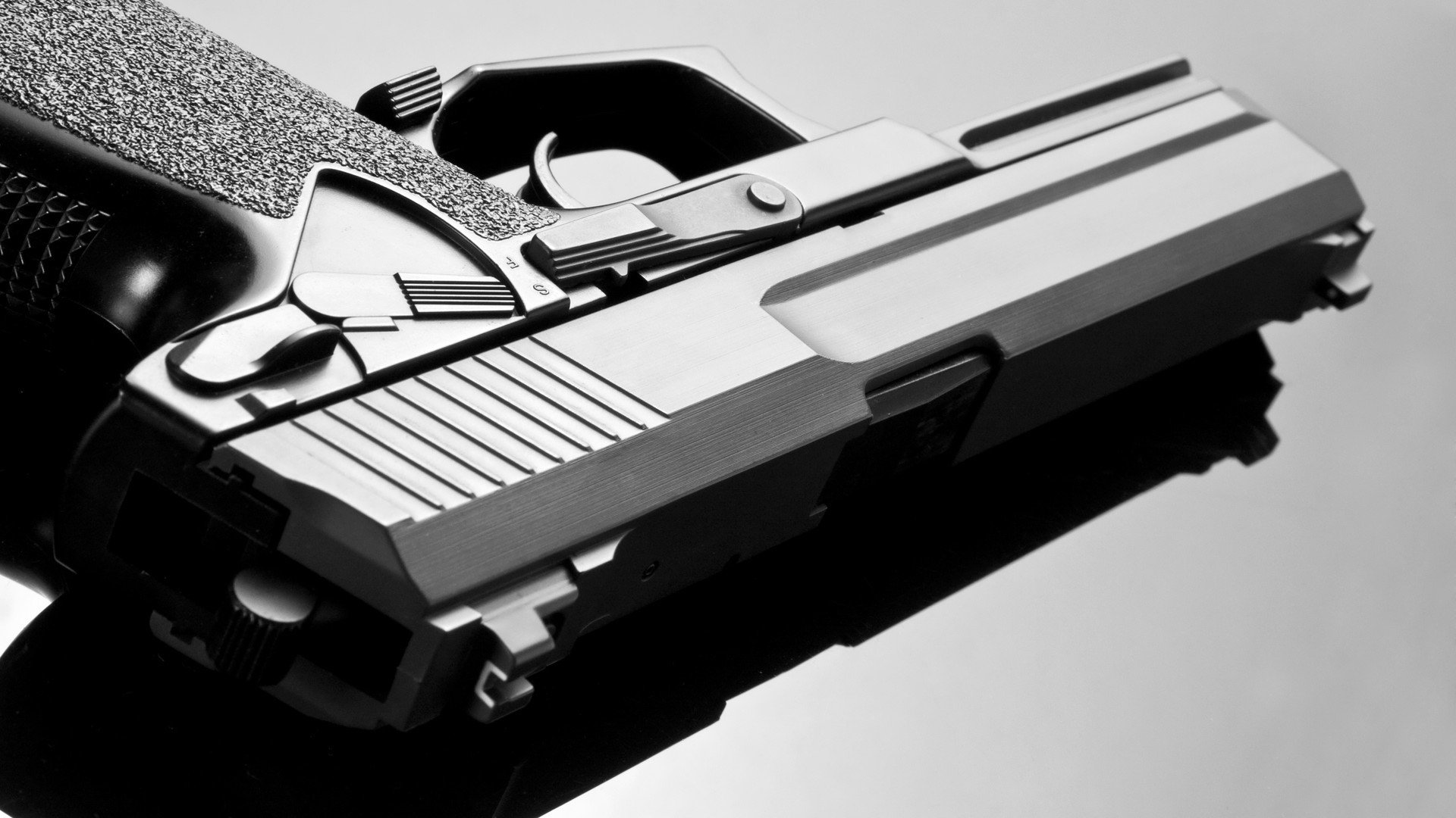 赛道与球场，在刺耳的寂静中决胜