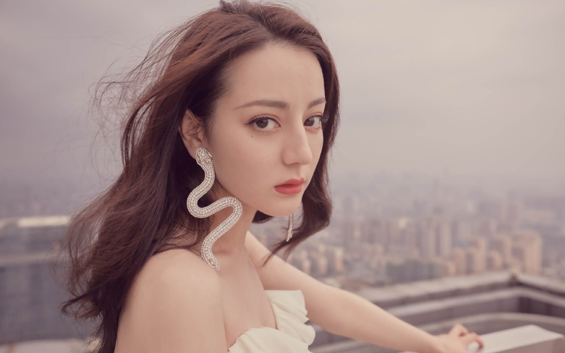 永悬于时间之中，当京多安的脚尖划破雨夜